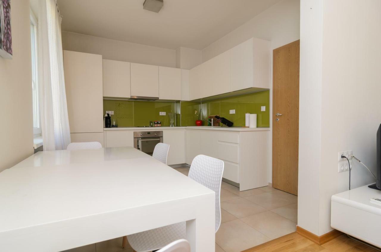 Rise & Shine Sofia Luxury Apartment By Flat Mаnager Luaran gambar