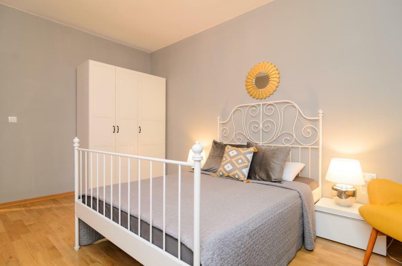 Rise & Shine Sofia Luxury Apartment By Flat Mаnager Luaran gambar